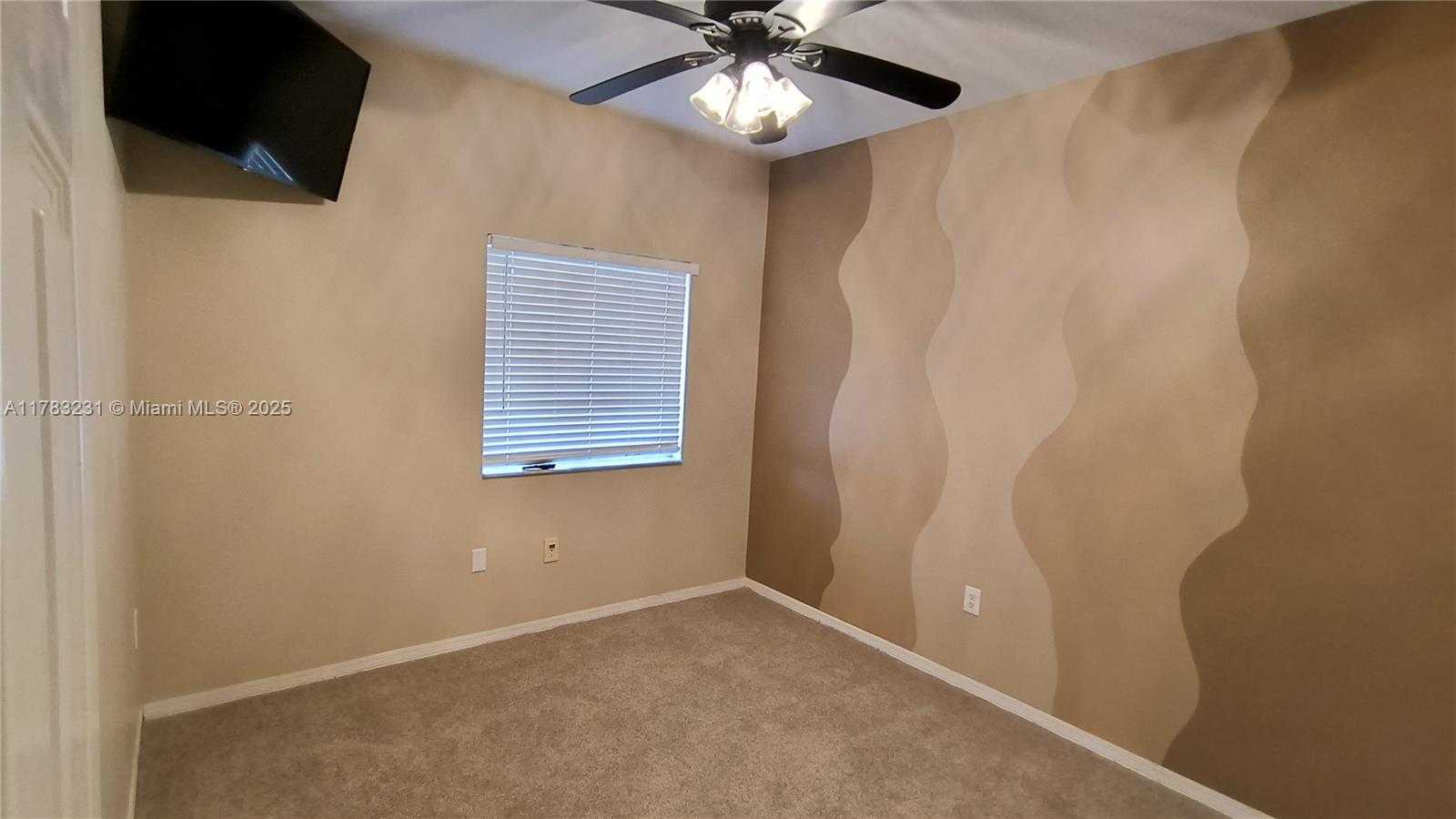 Small Image of 650 SOUTH EAST 30TH DR, Homestead Number 14