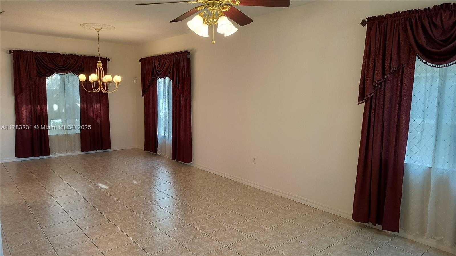 Small Image of 650 SOUTH EAST 30TH DR, Homestead Number 3