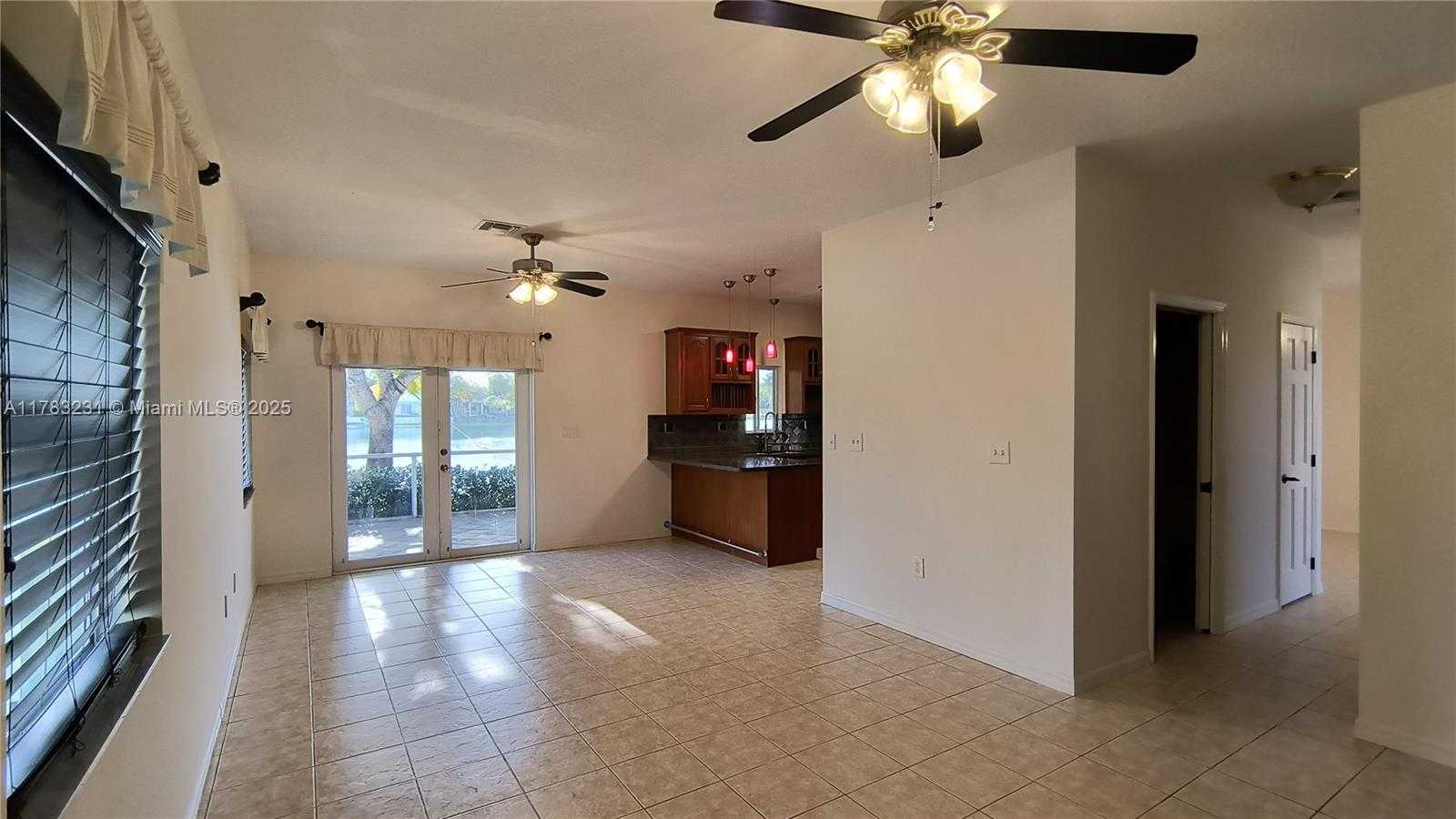 Small Image of 650 SOUTH EAST 30TH DR, Homestead Number 5