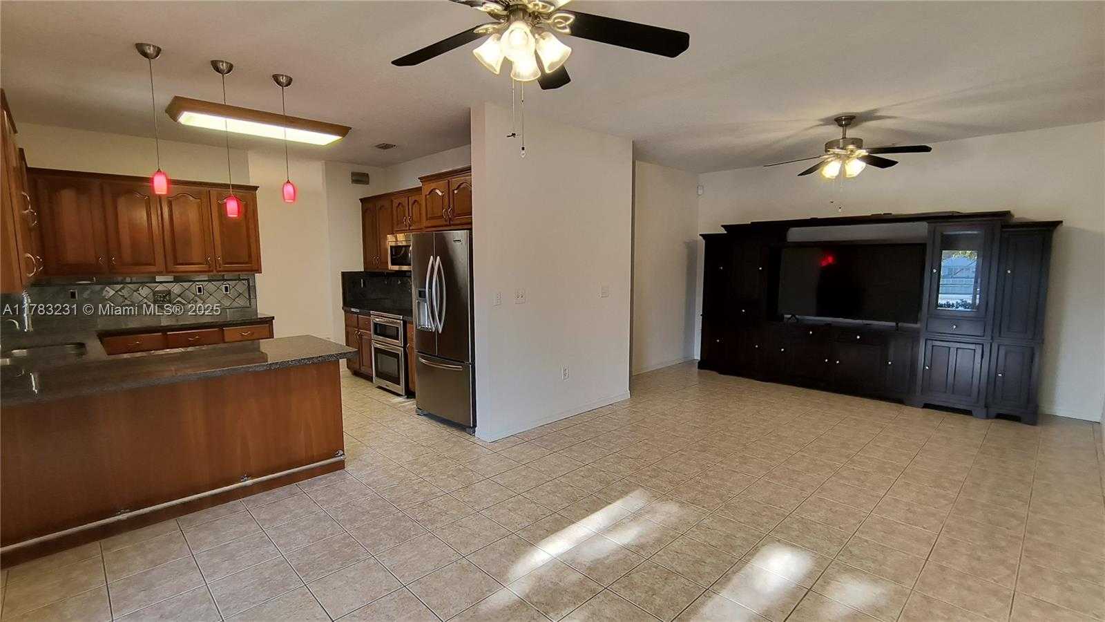 Small Image of 650 SOUTH EAST 30TH DR, Homestead Number 6