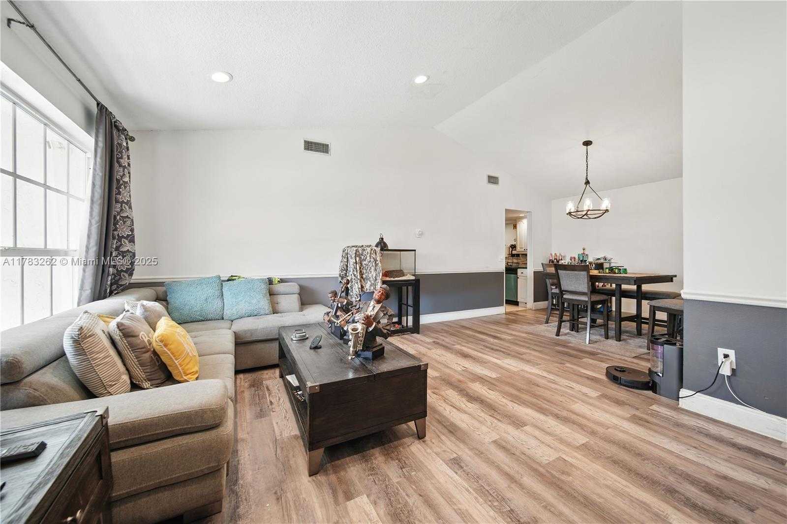 Small Image of 11641 NORTH WEST 42ND ST, Sunrise Number 2