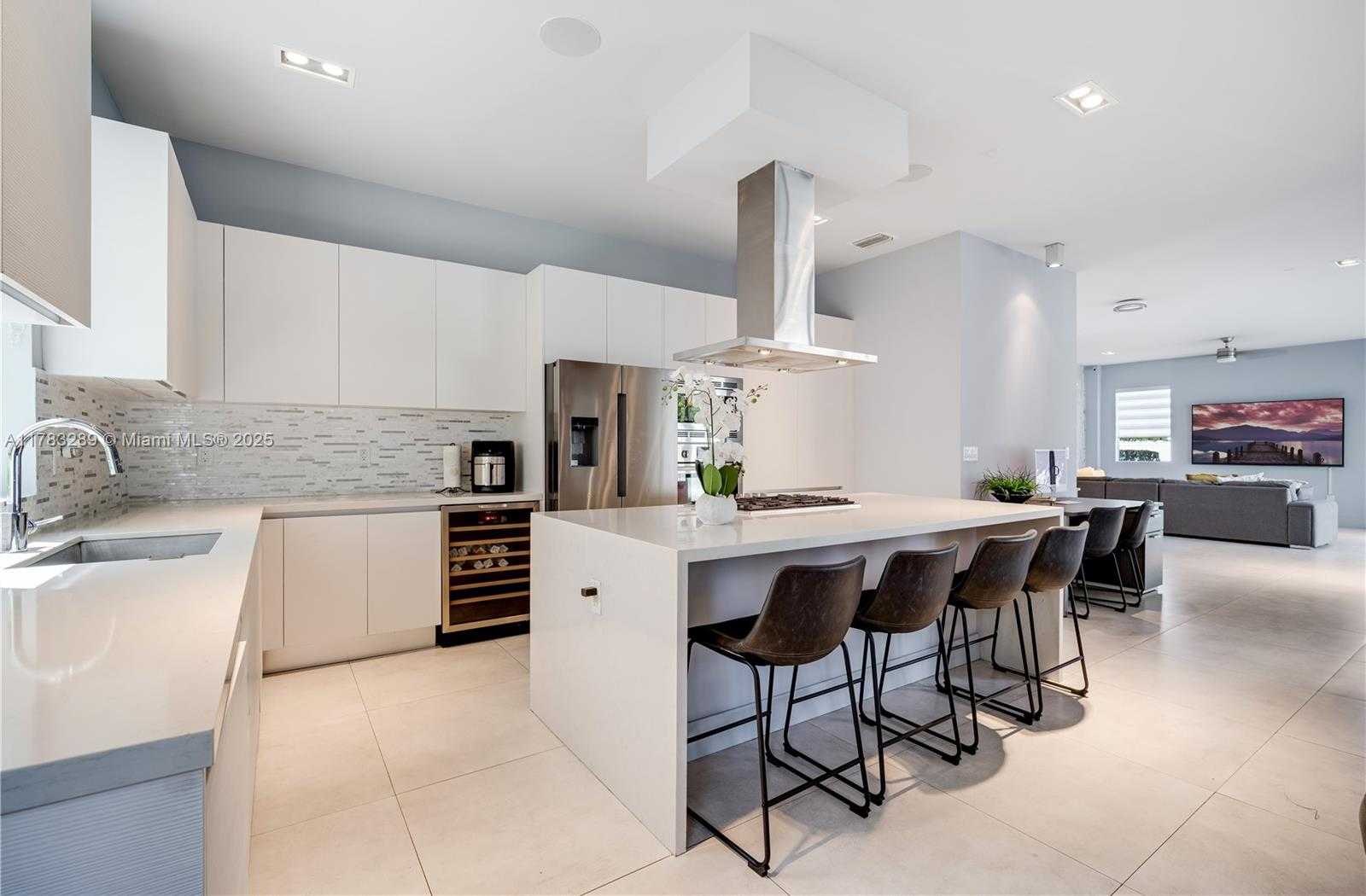 Small Image of 10135 NORTH WEST 77TH ST, Doral Number 10
