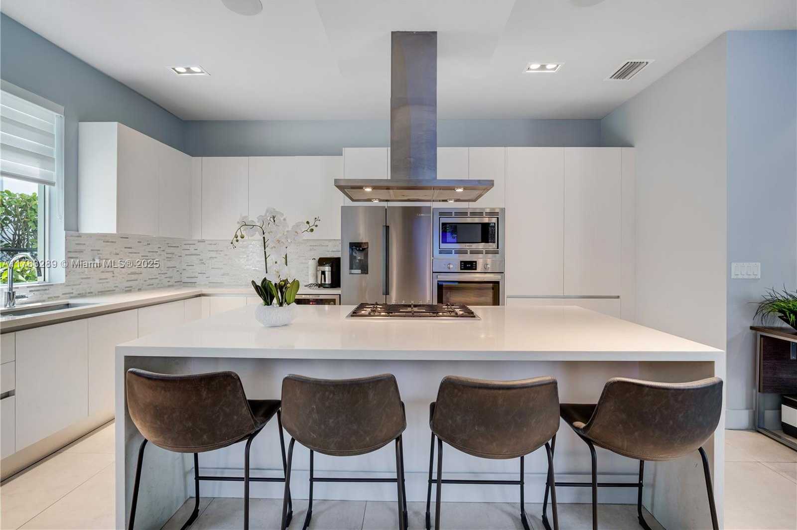 Small Image of 10135 NORTH WEST 77TH ST, Doral Number 11