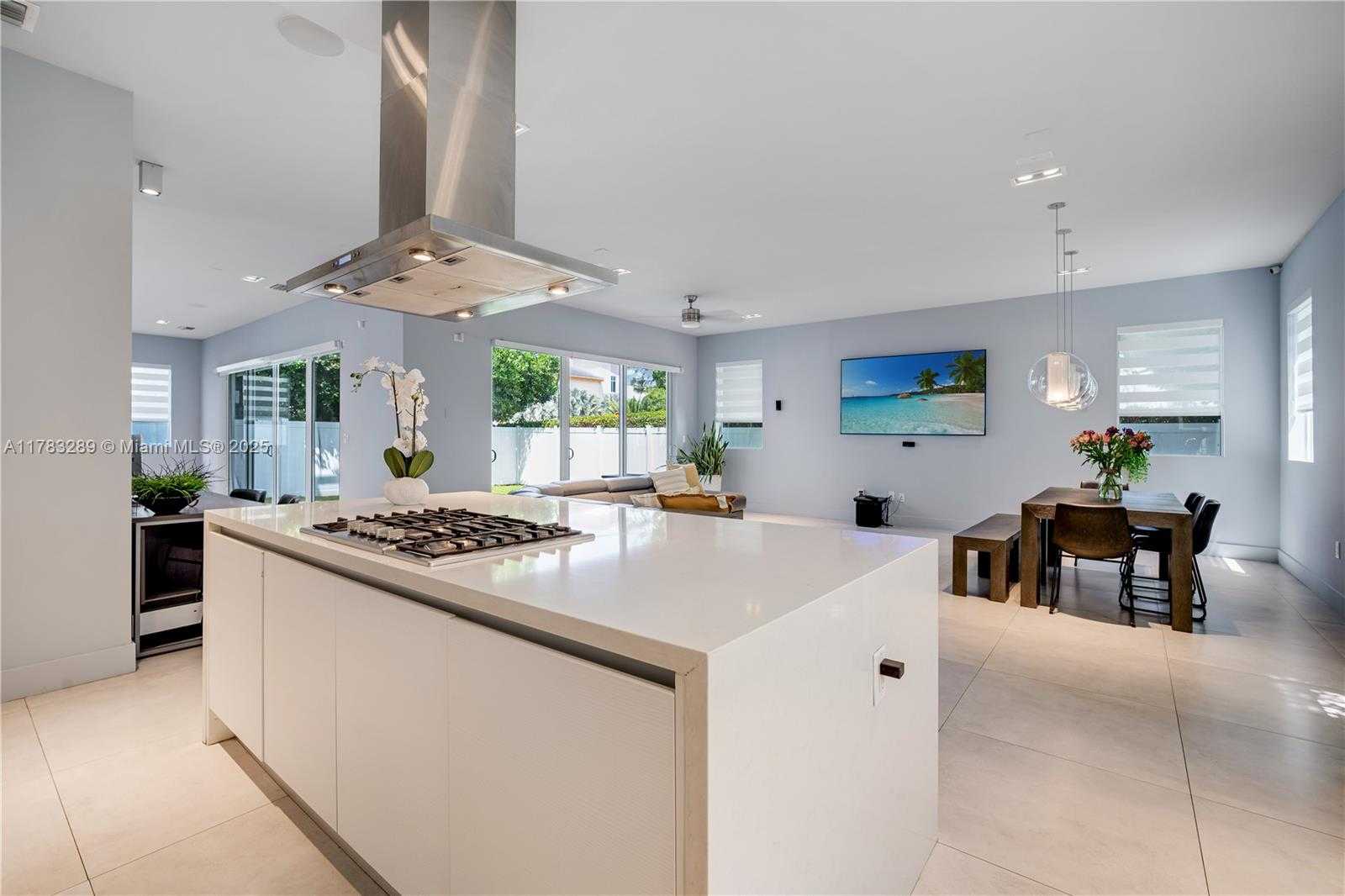 Small Image of 10135 NORTH WEST 77TH ST, Doral Number 13