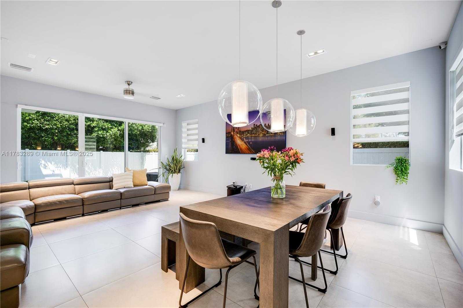 Small Image of 10135 NORTH WEST 77TH ST, Doral Number 14
