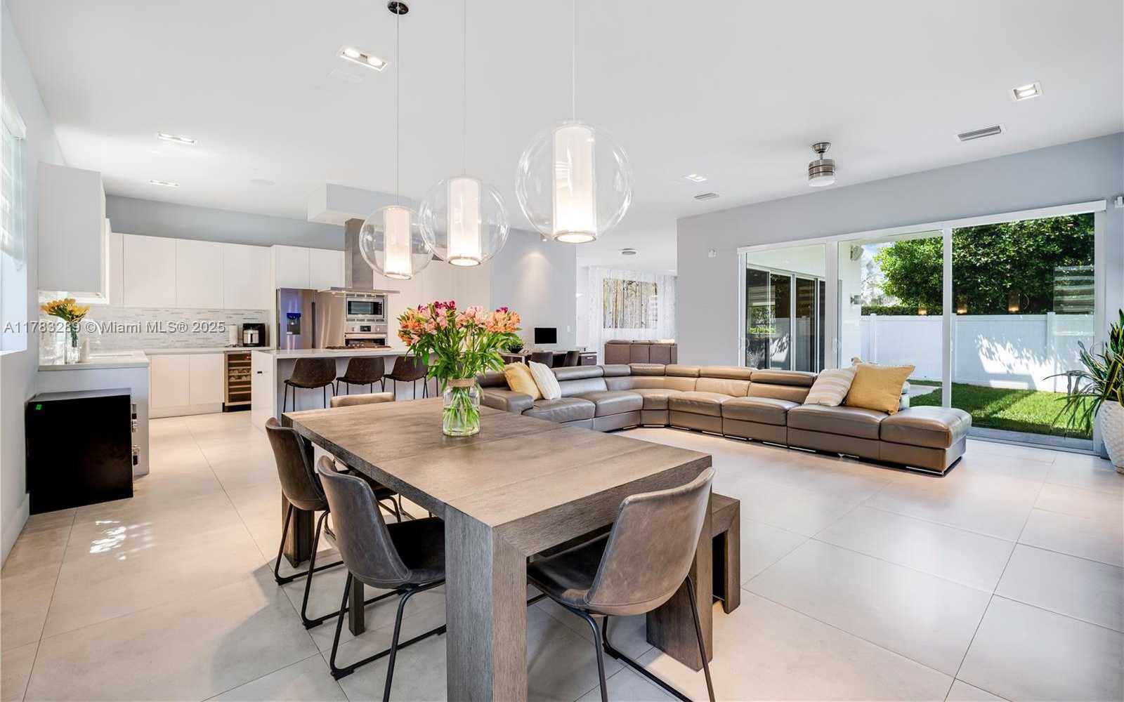 Small Image of 10135 NORTH WEST 77TH ST, Doral Number 15