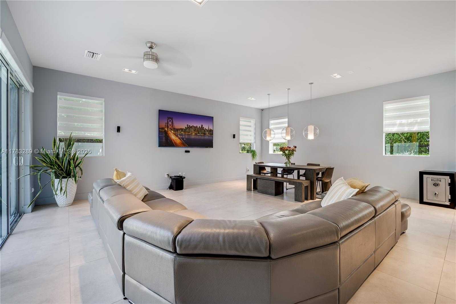 Small Image of 10135 NORTH WEST 77TH ST, Doral Number 17