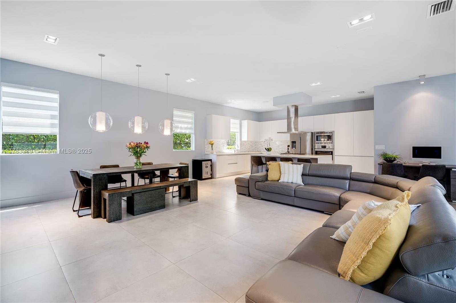 Small Image of 10135 NORTH WEST 77TH ST, Doral Number 18