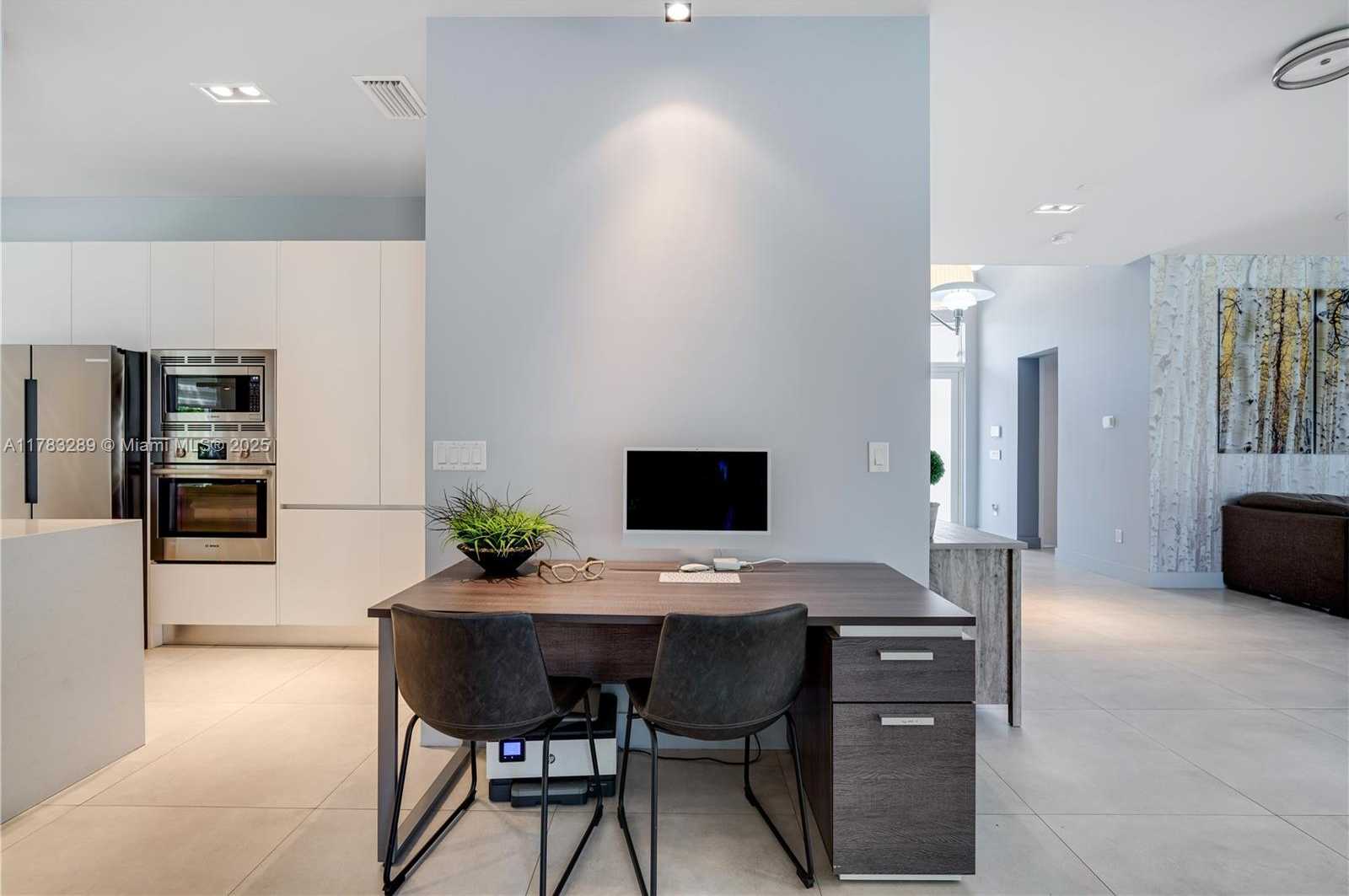 Small Image of 10135 NORTH WEST 77TH ST, Doral Number 19