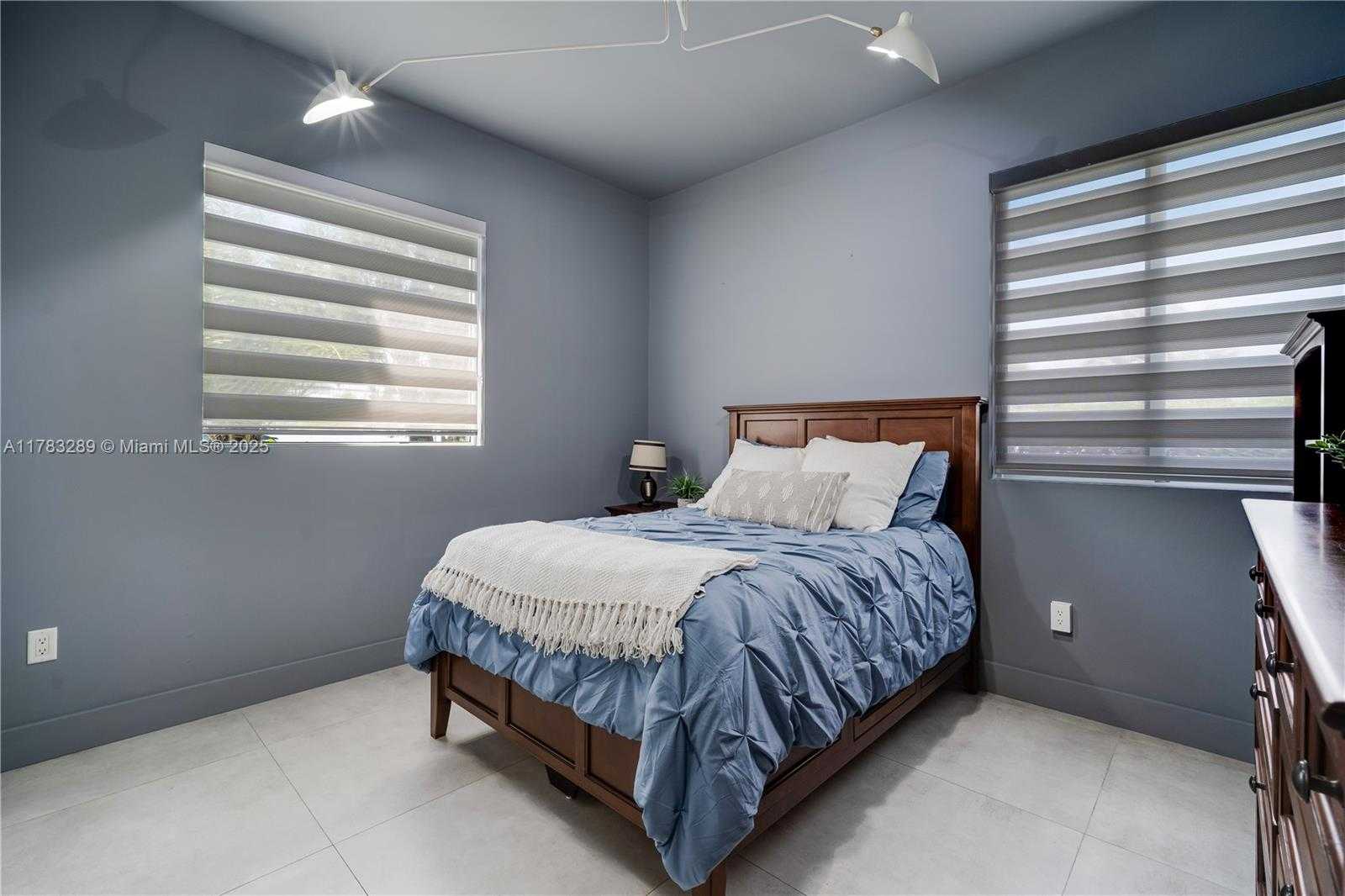 Small Image of 10135 NORTH WEST 77TH ST, Doral Number 21