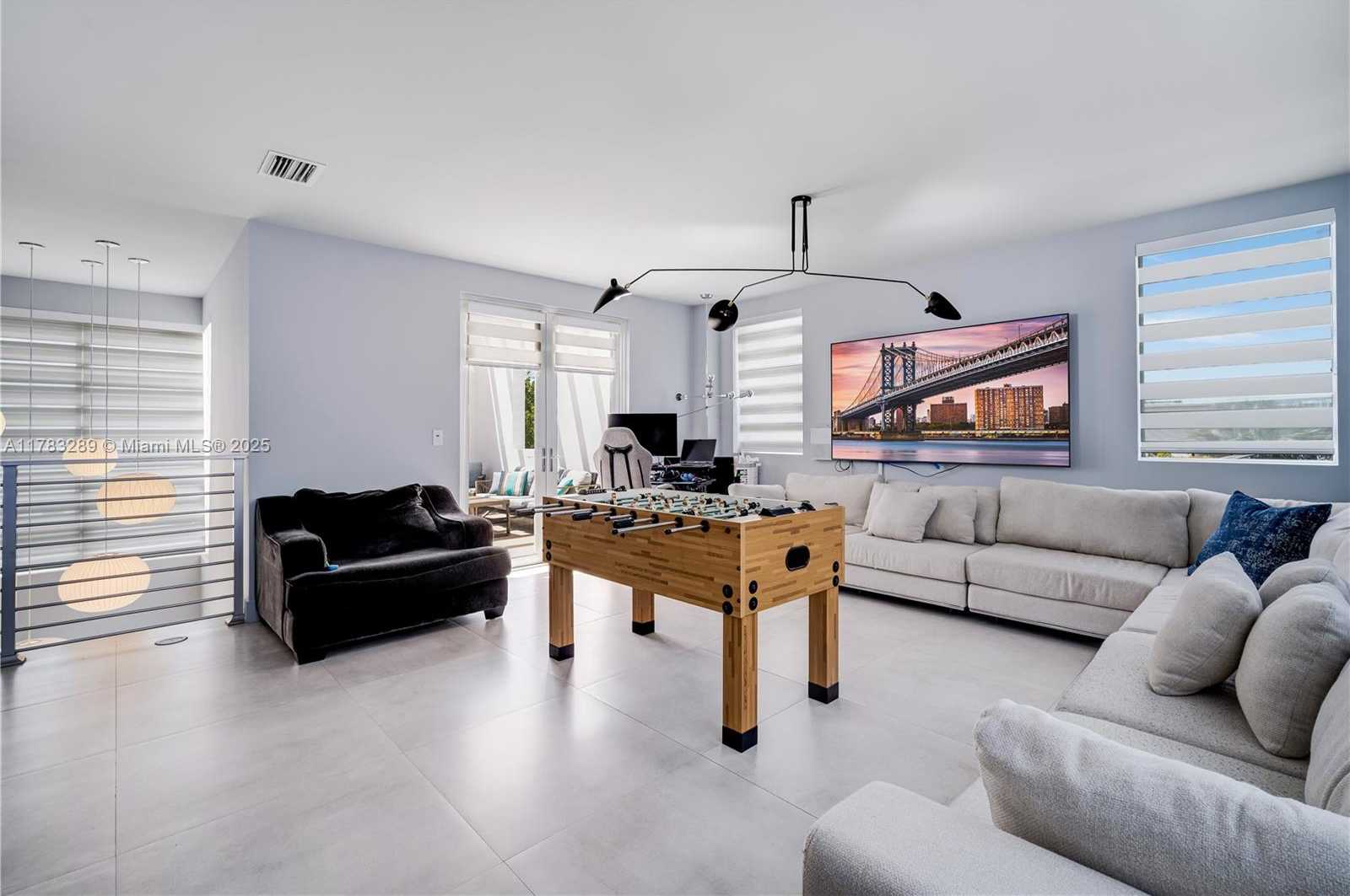 Small Image of 10135 NORTH WEST 77TH ST, Doral Number 26