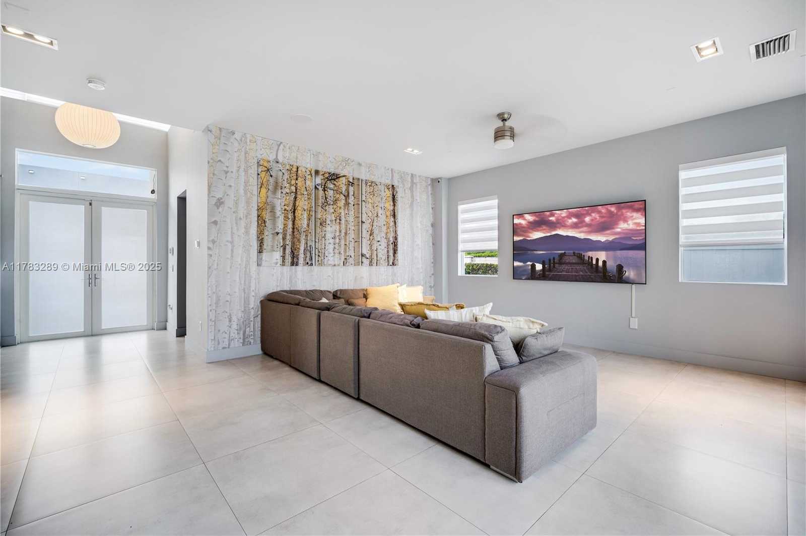 Small Image of 10135 NORTH WEST 77TH ST, Doral Number 3