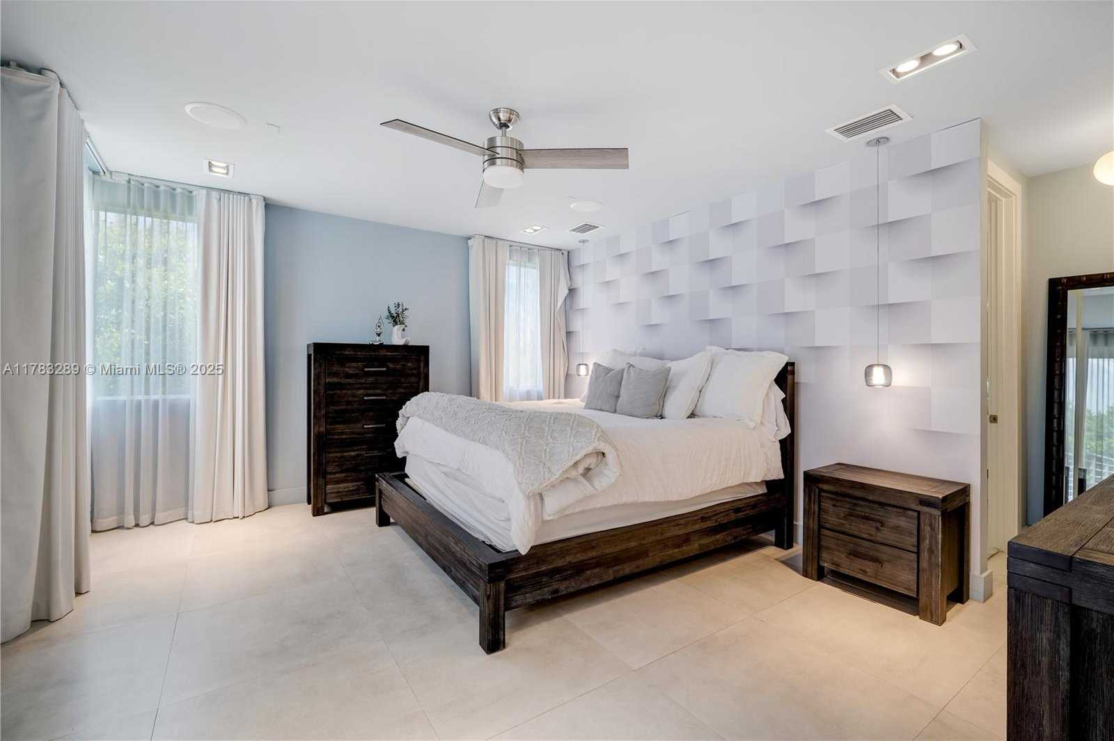 Small Image of 10135 NORTH WEST 77TH ST, Doral Number 31