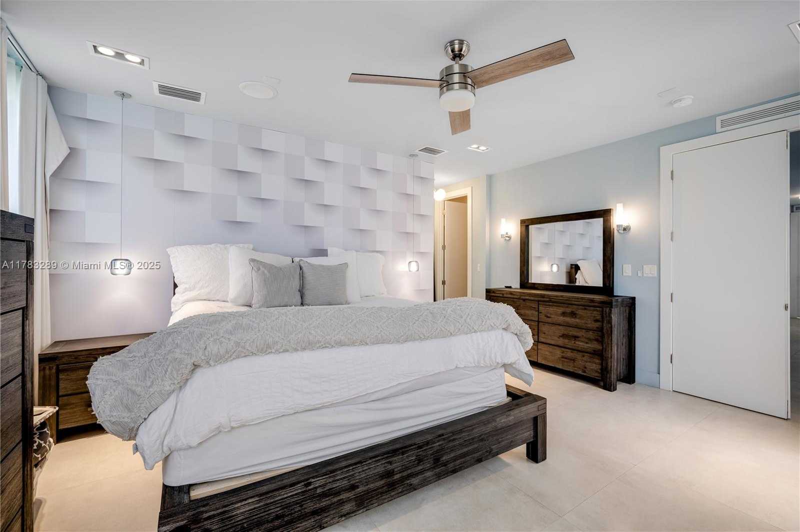 Small Image of 10135 NORTH WEST 77TH ST, Doral Number 32