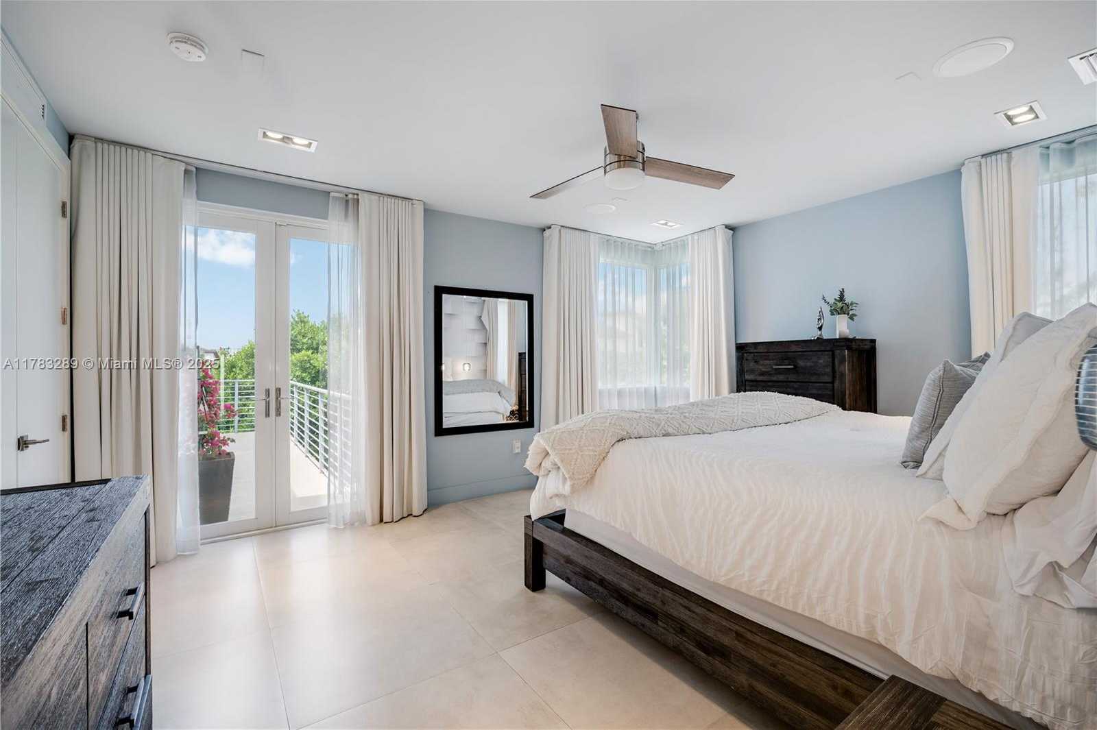 Small Image of 10135 NORTH WEST 77TH ST, Doral Number 33