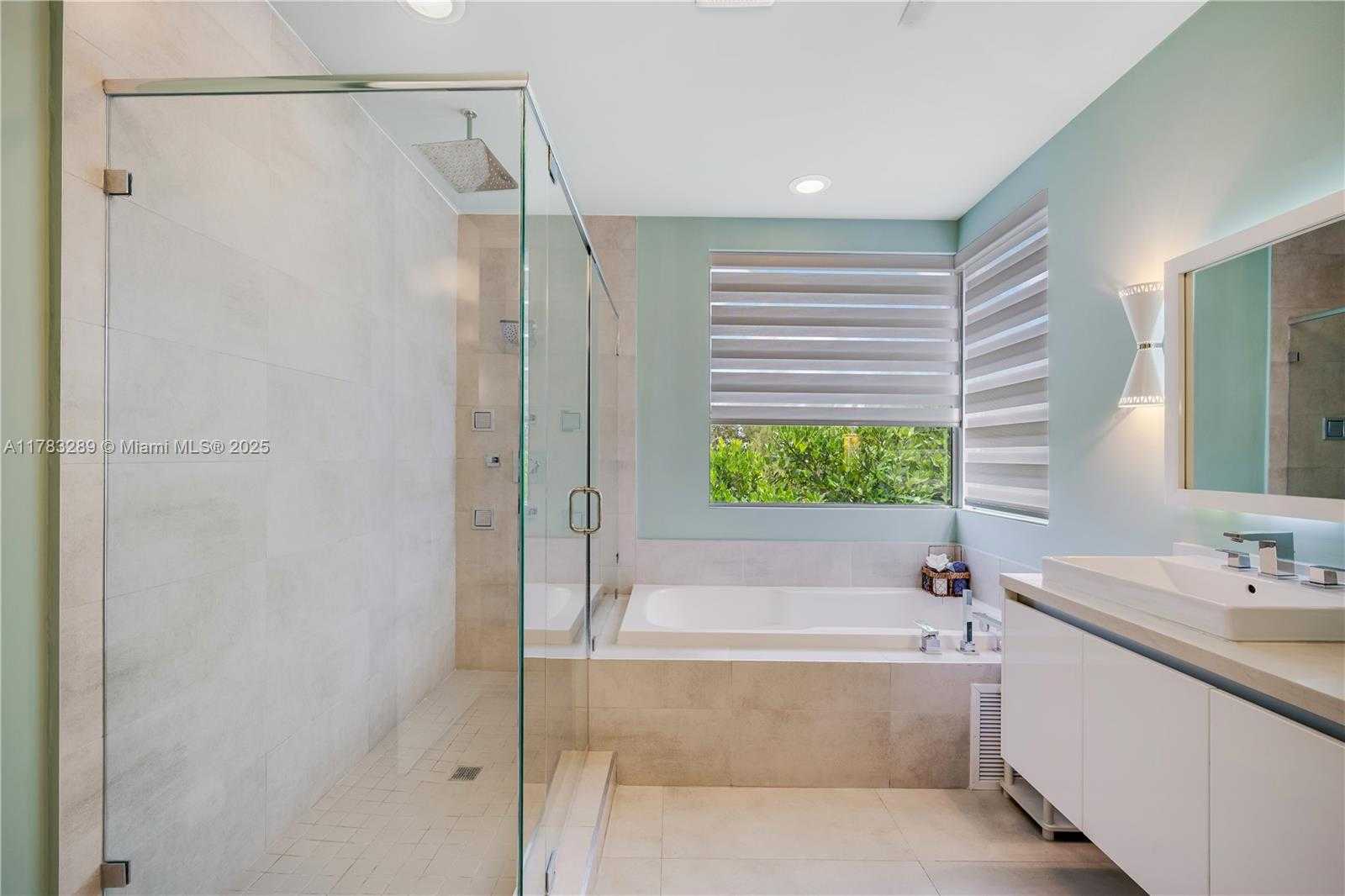 Small Image of 10135 NORTH WEST 77TH ST, Doral Number 36