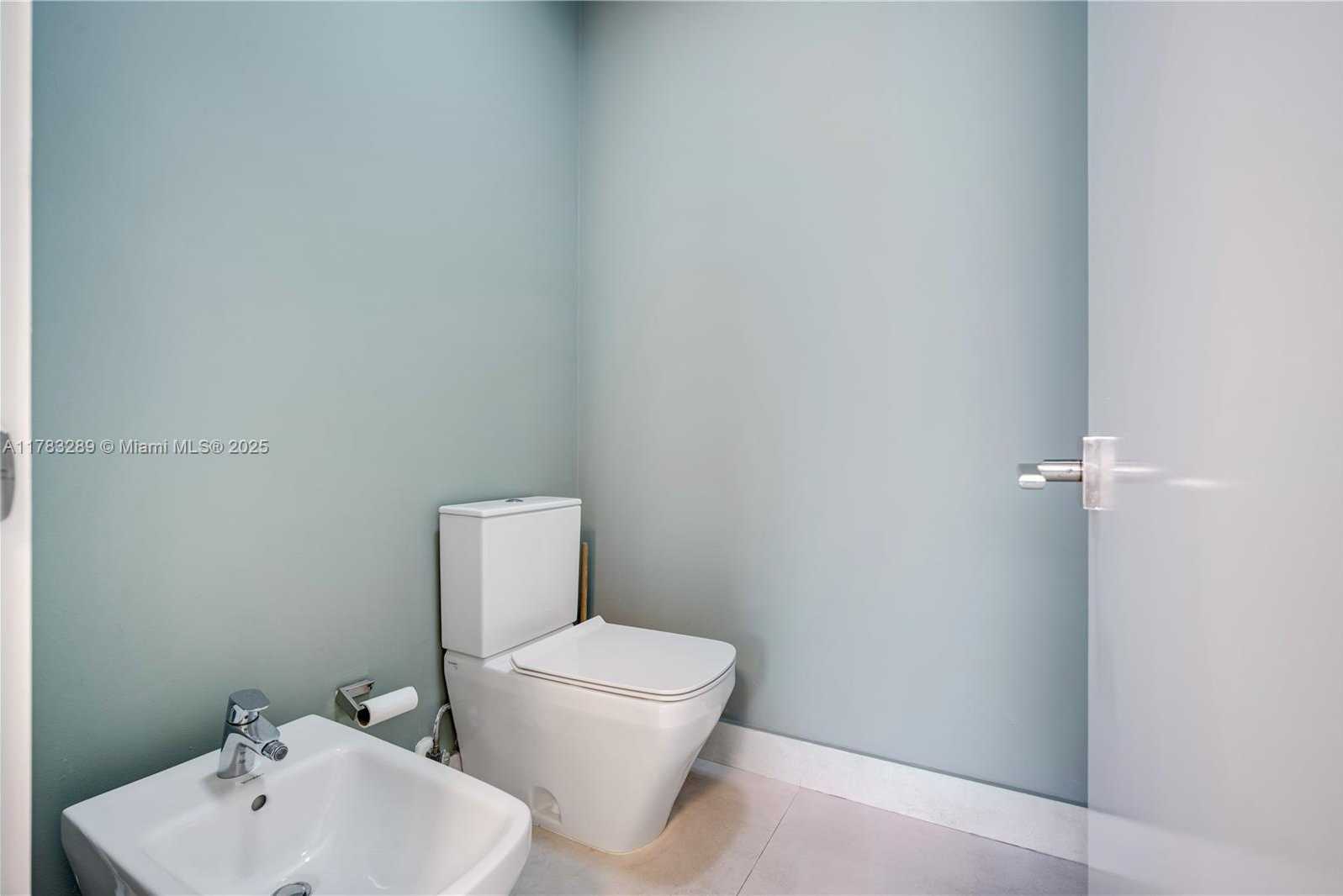 Small Image of 10135 NORTH WEST 77TH ST, Doral Number 37