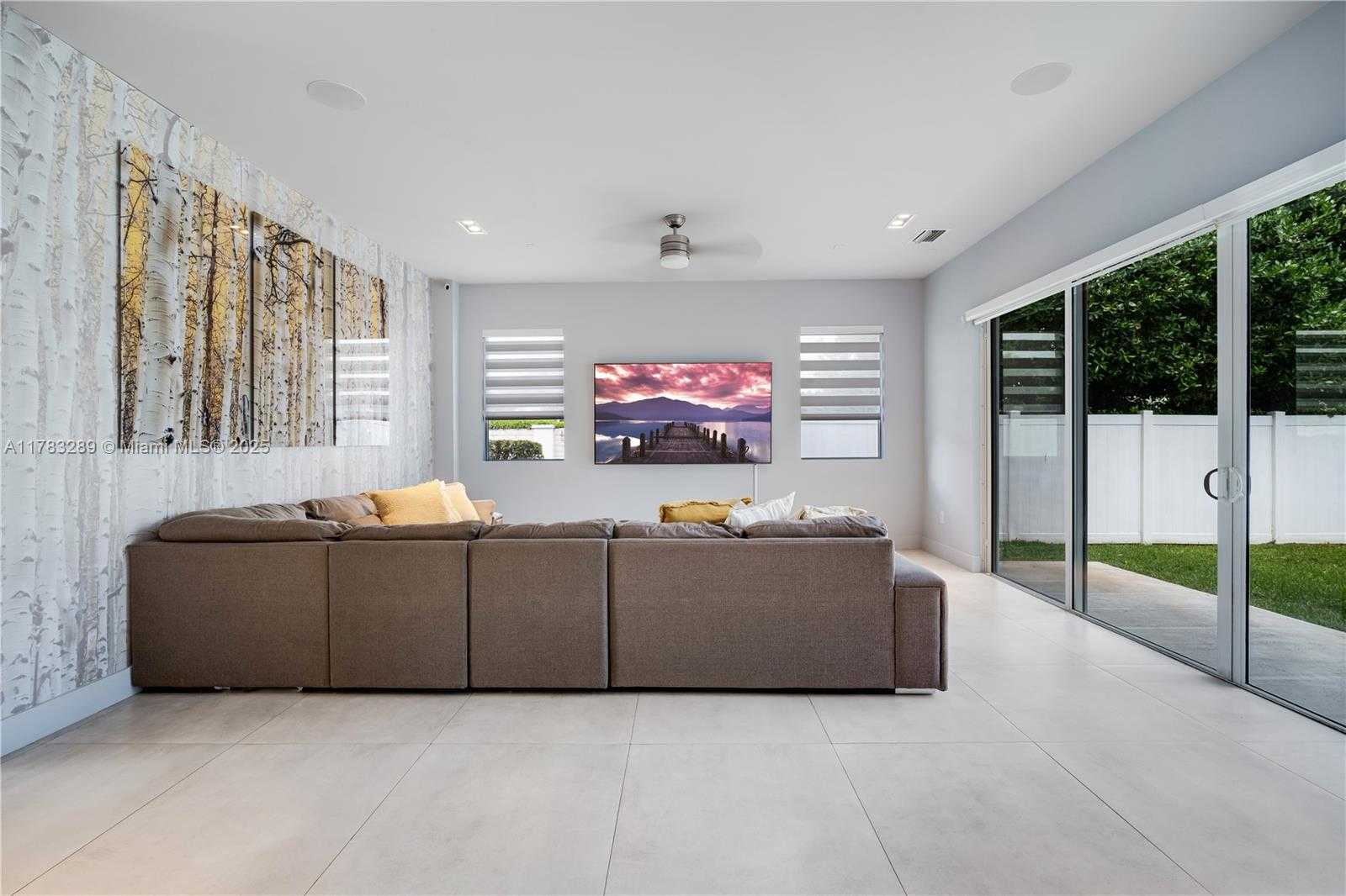 Small Image of 10135 NORTH WEST 77TH ST, Doral Number 4
