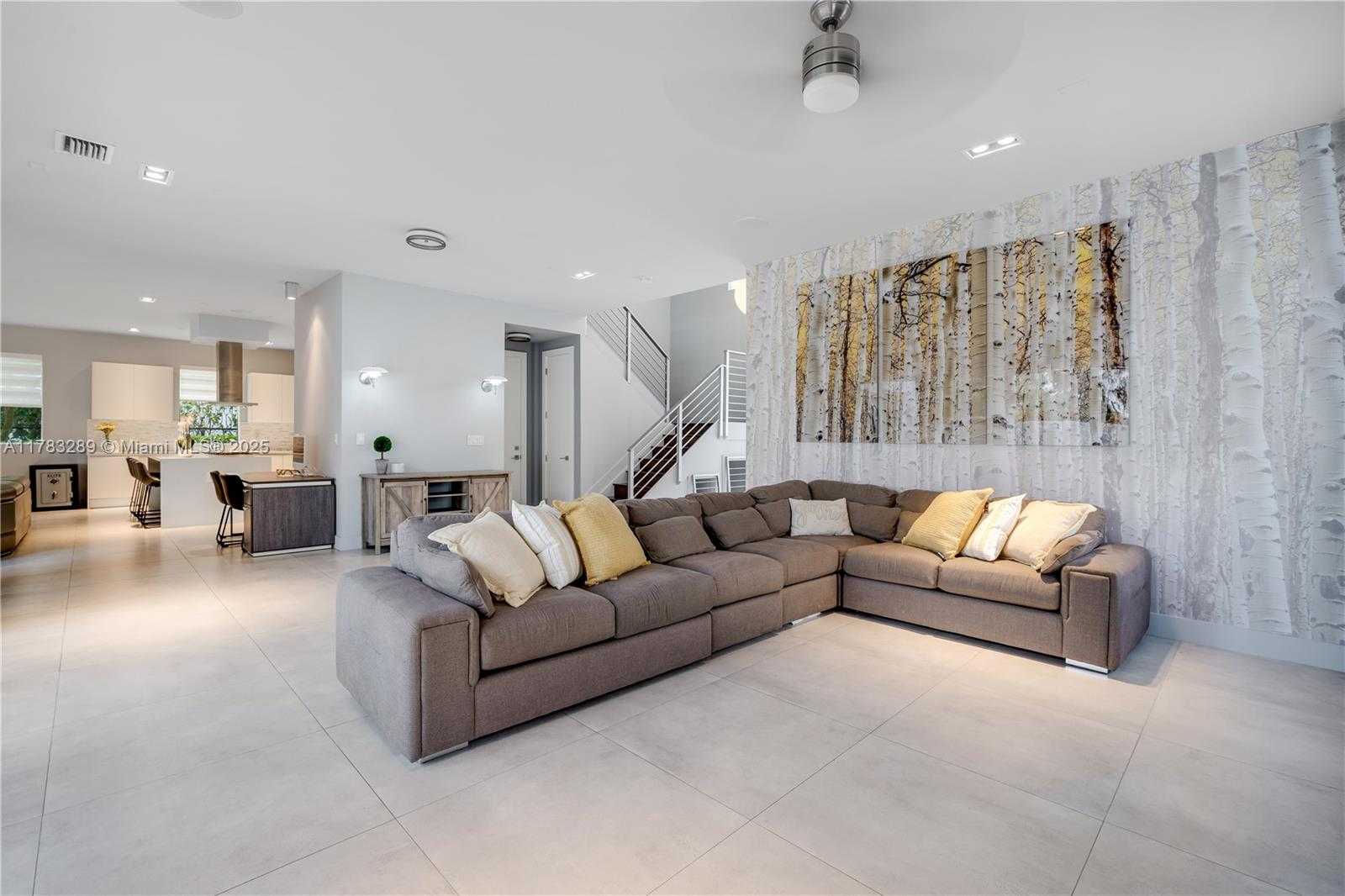 Small Image of 10135 NORTH WEST 77TH ST, Doral Number 5