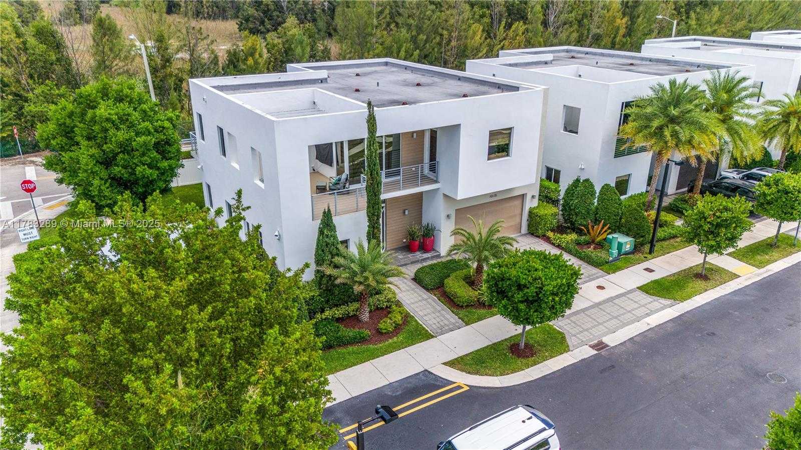 Small Image of 10135 NORTH WEST 77TH ST, Doral Number 56