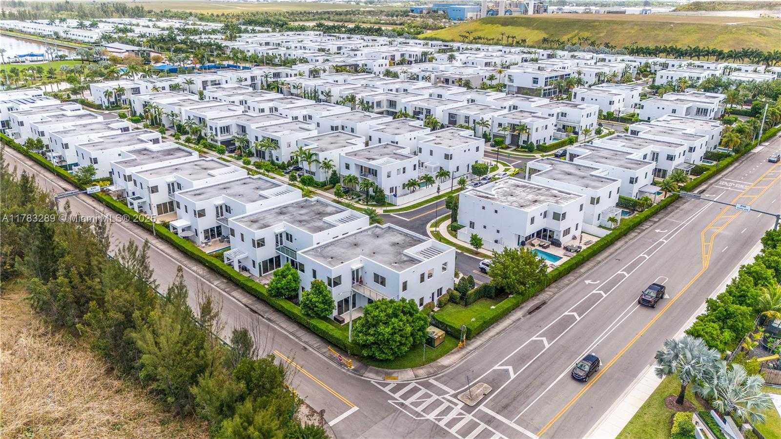 Small Image of 10135 NORTH WEST 77TH ST, Doral Number 57
