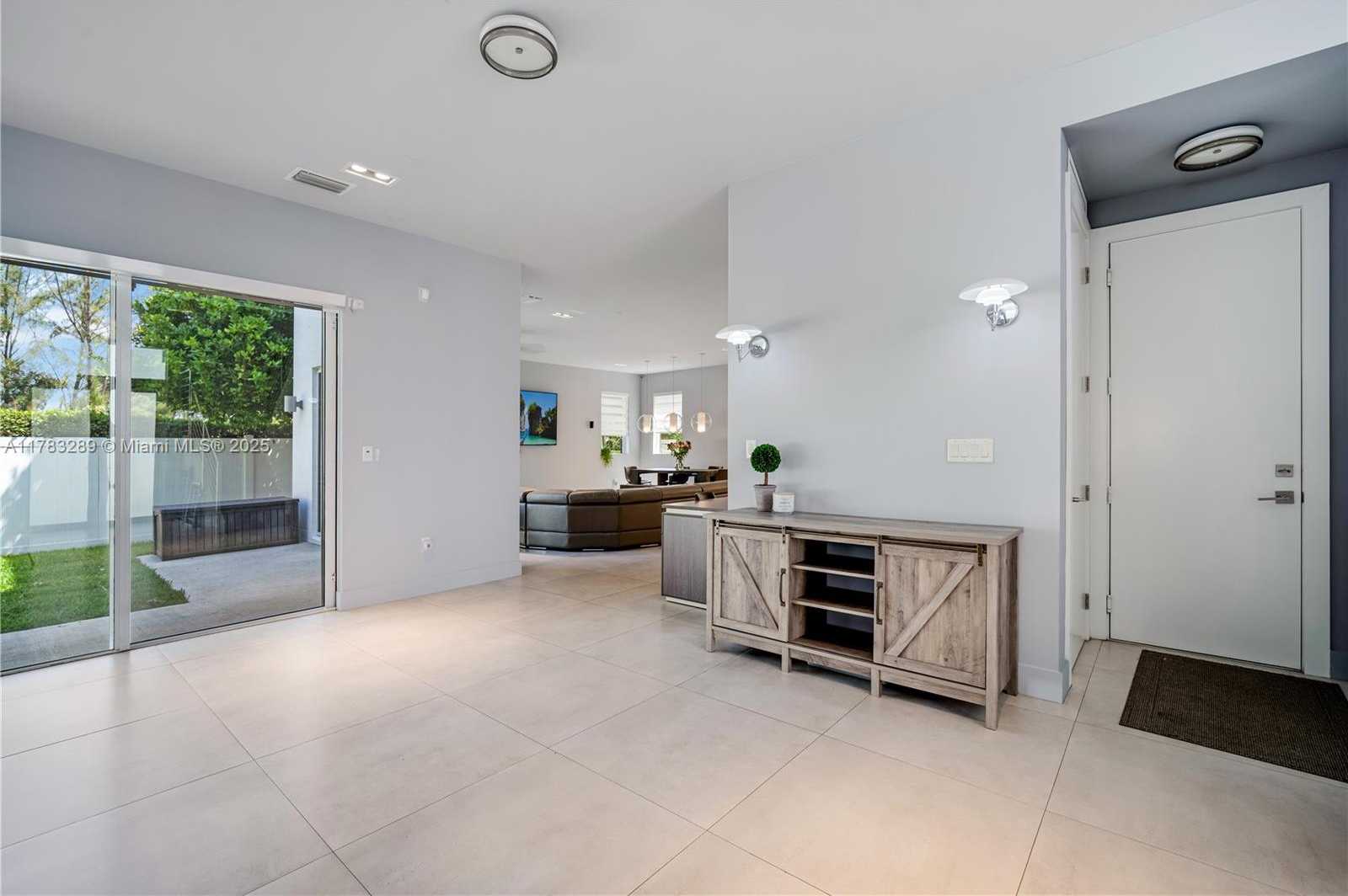 Small Image of 10135 NORTH WEST 77TH ST, Doral Number 6