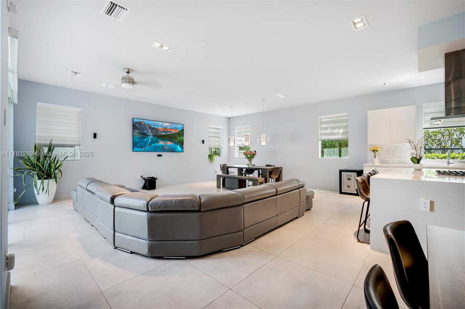 Small Image of 10135 NORTH WEST 77TH ST, Doral Number 7