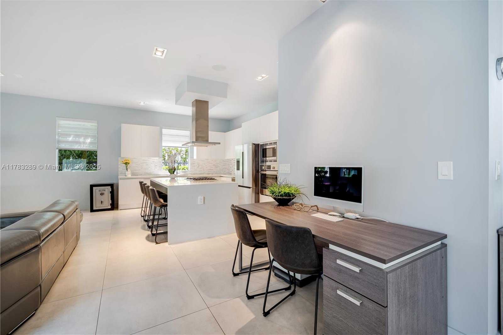 Small Image of 10135 NORTH WEST 77TH ST, Doral Number 8