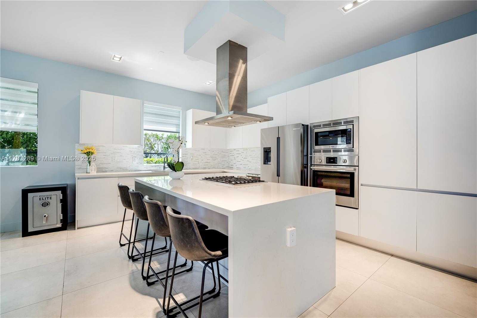 Small Image of 10135 NORTH WEST 77TH ST, Doral Number 9