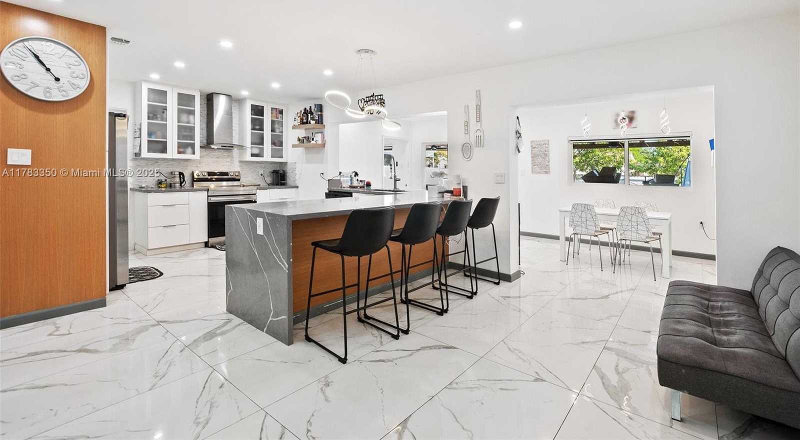 Small Image of 5117 WASHINGTON ST, Hollywood Number 6
