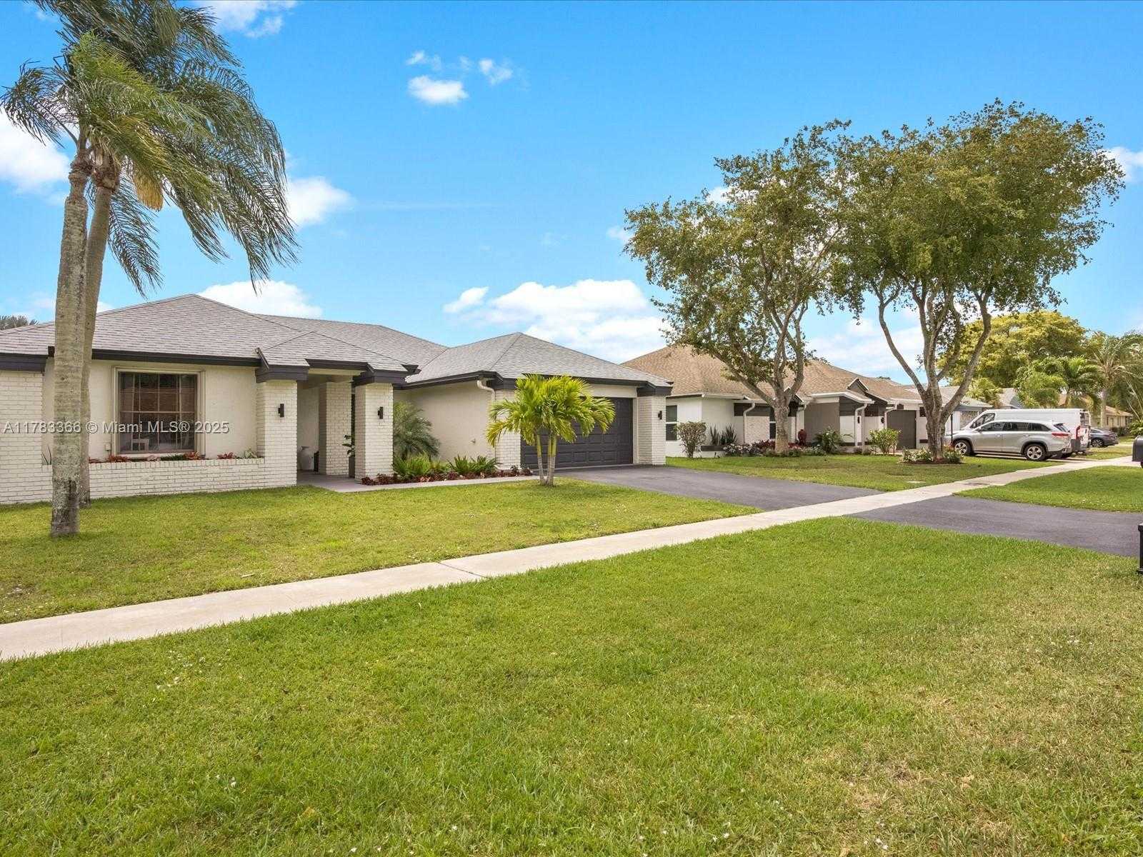 Small Image of 10174 SOUTH 182ND LN S, Boca Raton Number 3