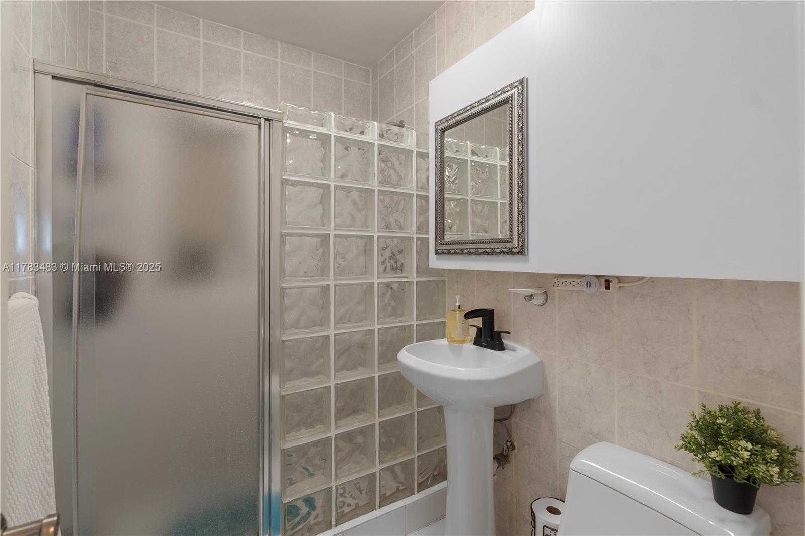 Small Image of 1260 NORTH EAST 135TH ST, North Miami Number 25