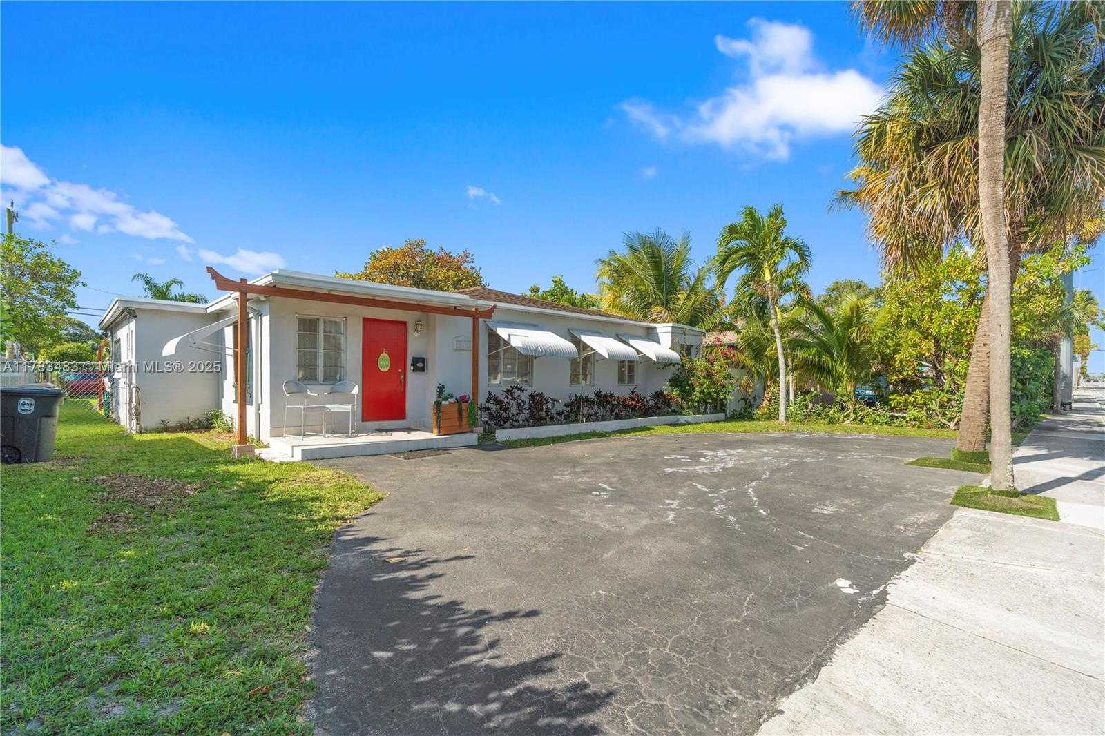 Small Image of 1260 NORTH EAST 135TH ST, North Miami Number 3