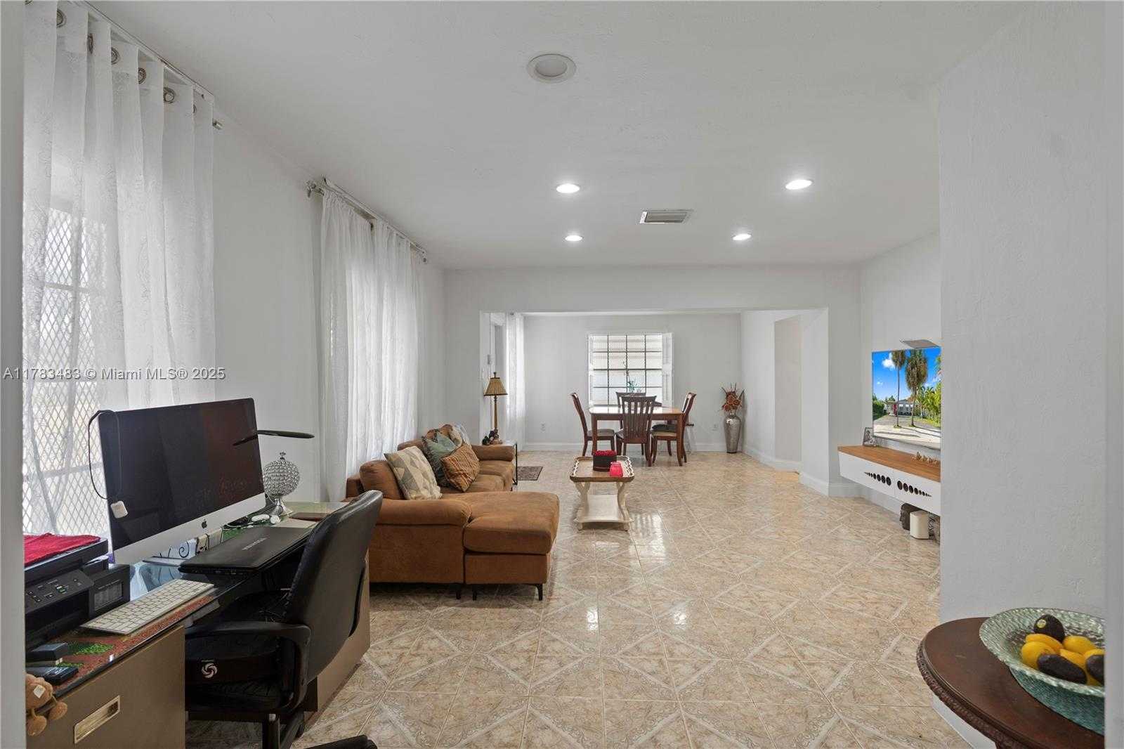 Small Image of 1260 NORTH EAST 135TH ST, North Miami Number 5