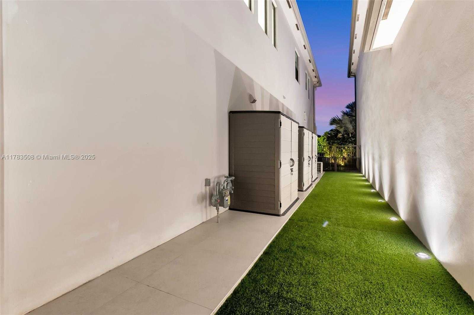 Small Image of 8608 TORREY ISLES TER, Boca Raton Number 47