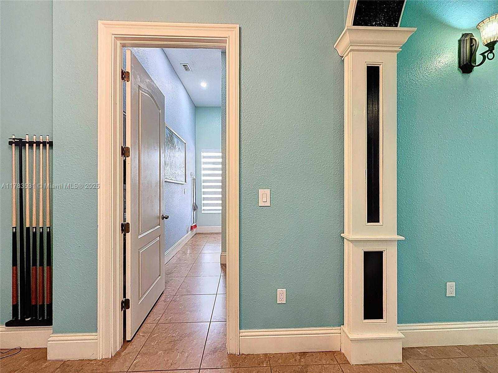 Small Image of 20455 SOUTH WEST 154TH AVE, Miami Number 59