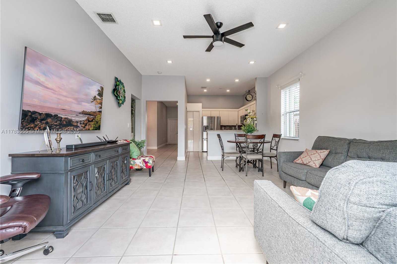 Small Image of 284 ROYAL COVE WAY, Davie Number 11