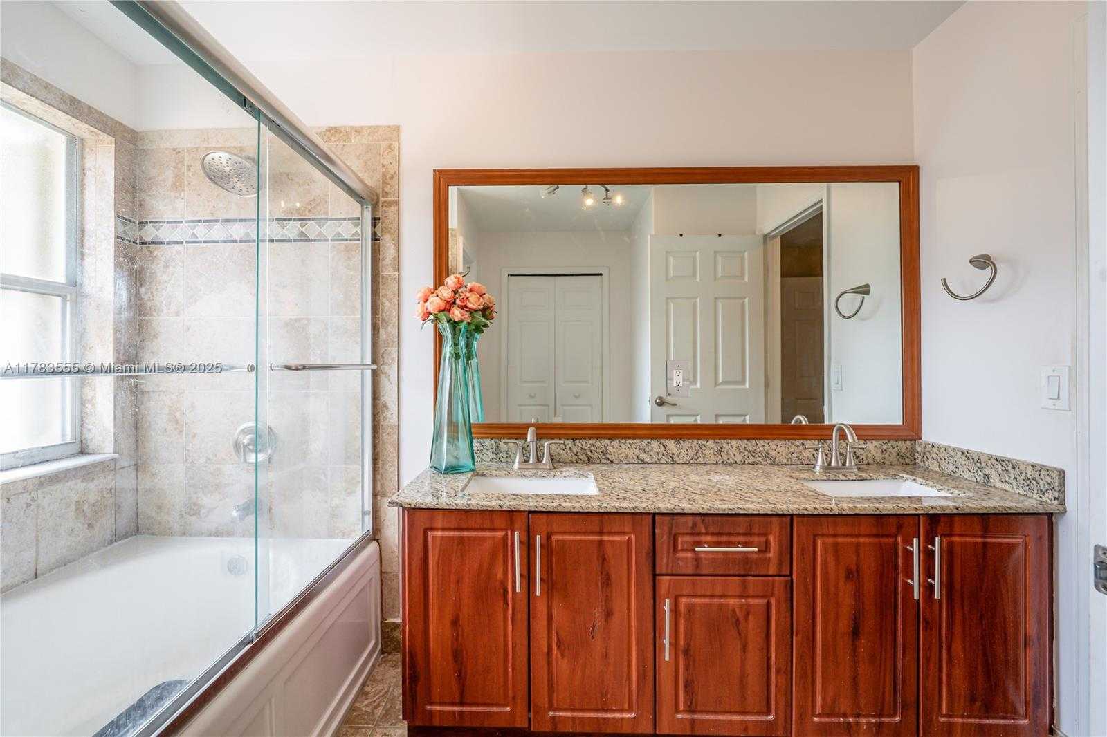 Small Image of 284 ROYAL COVE WAY, Davie Number 15