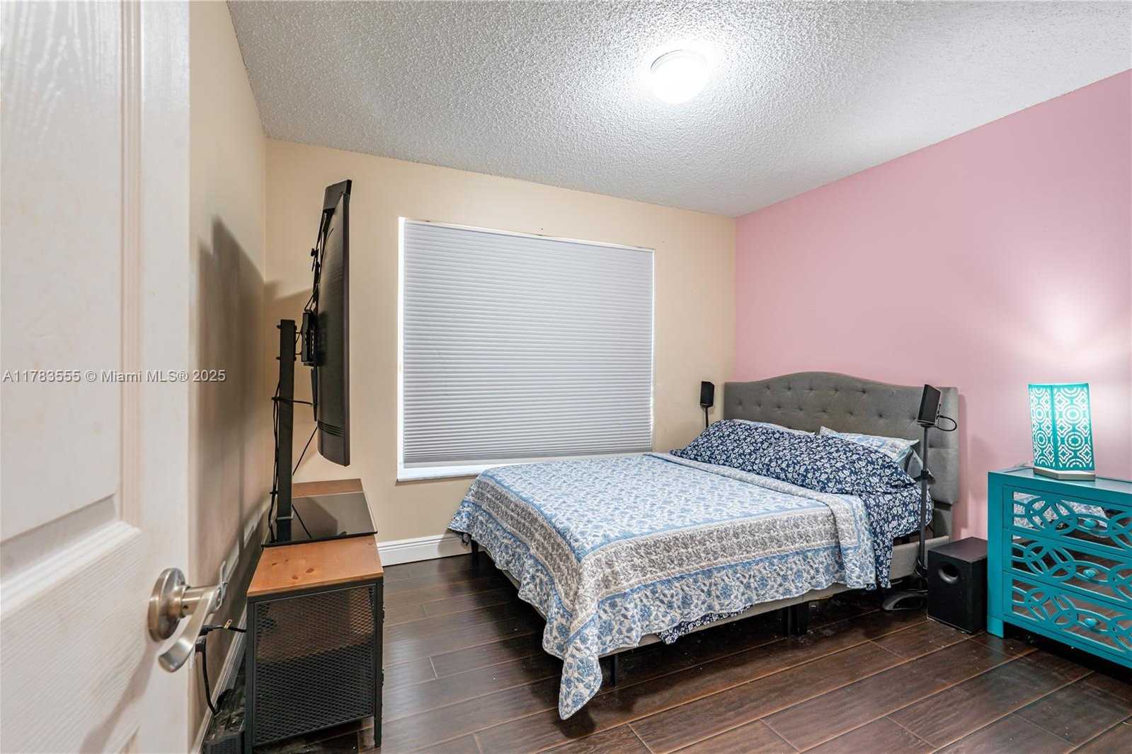 Small Image of 284 ROYAL COVE WAY, Davie Number 17