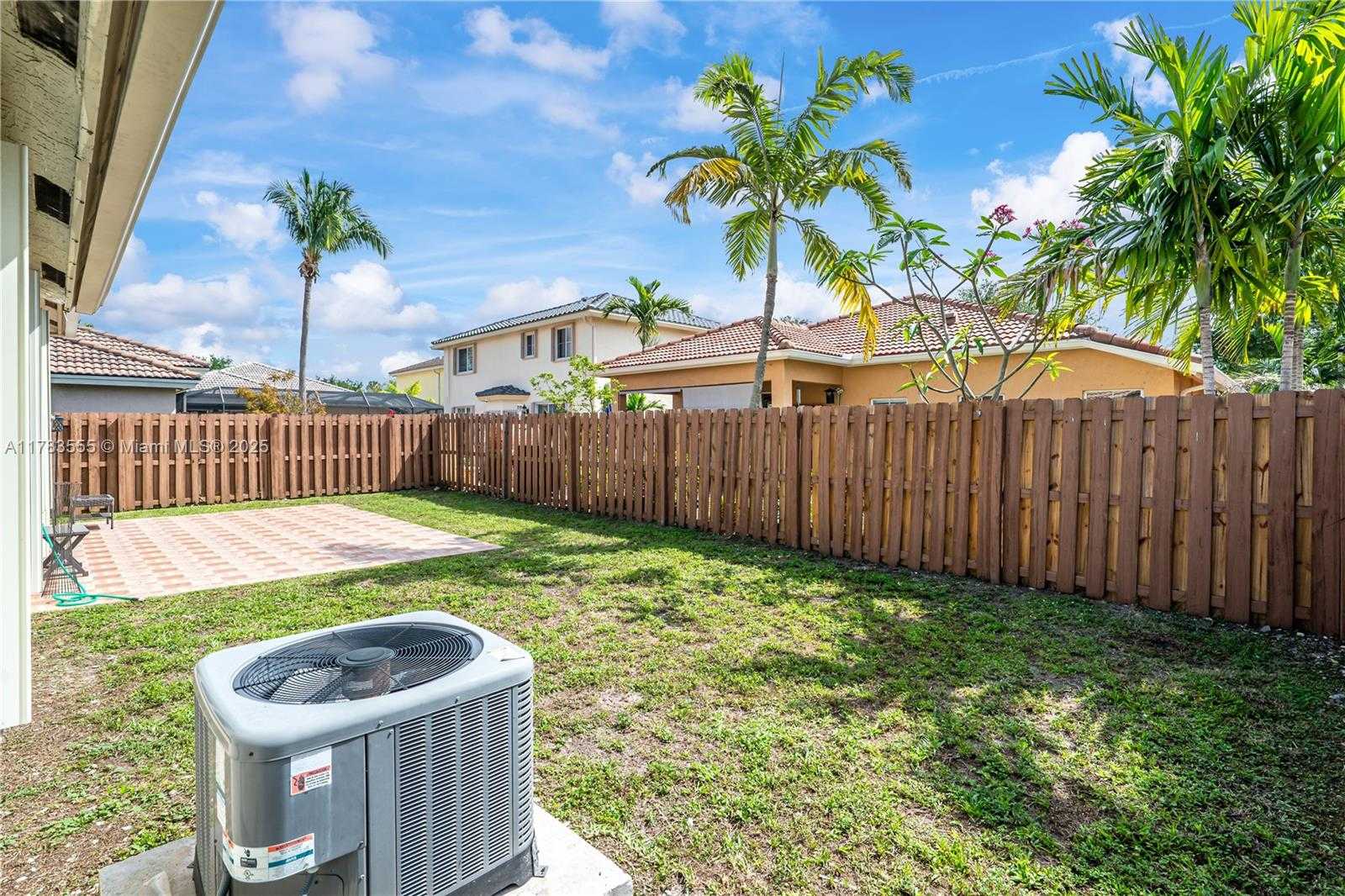 Small Image of 284 ROYAL COVE WAY, Davie Number 19
