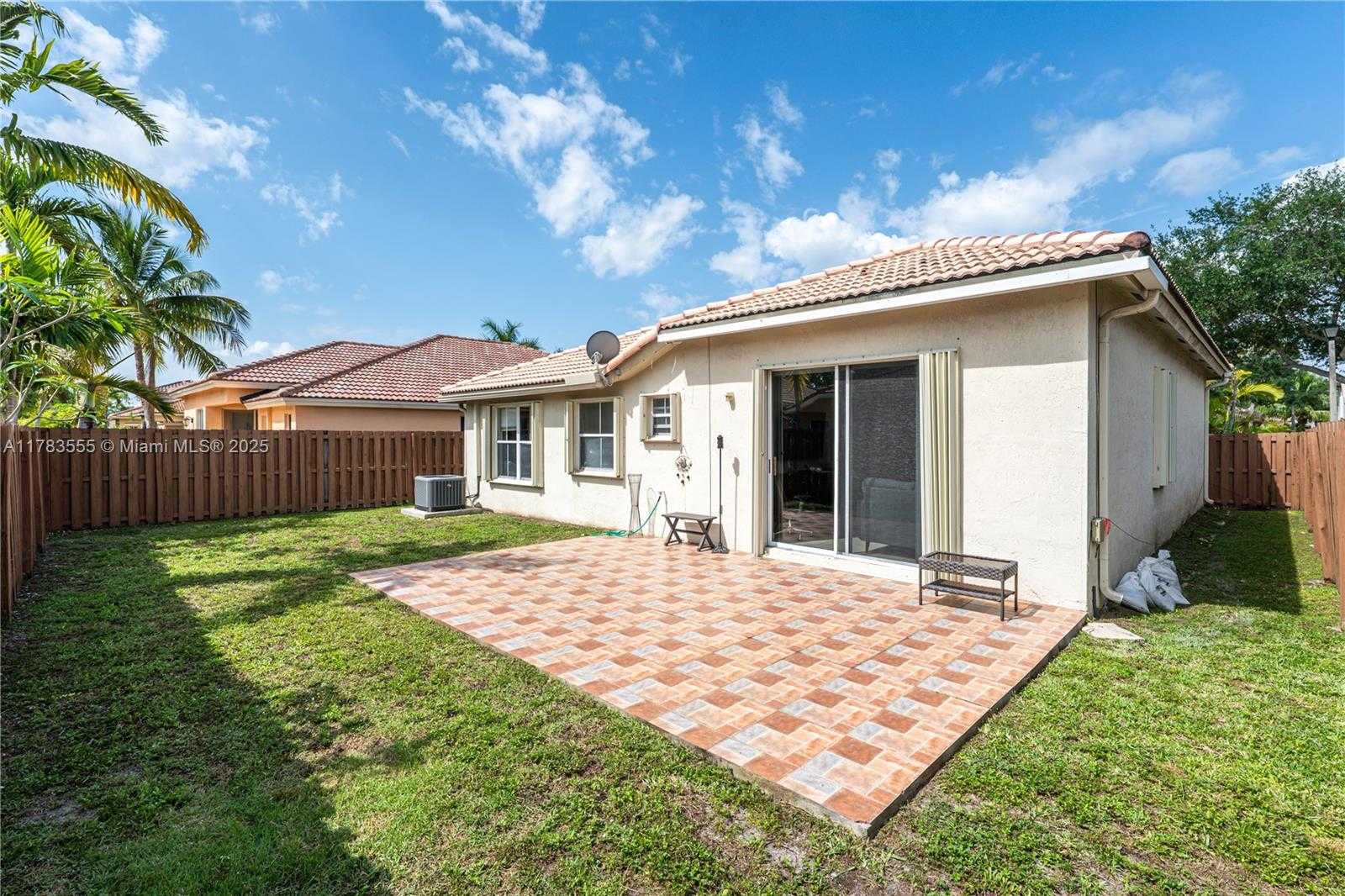 Small Image of 284 ROYAL COVE WAY, Davie Number 21
