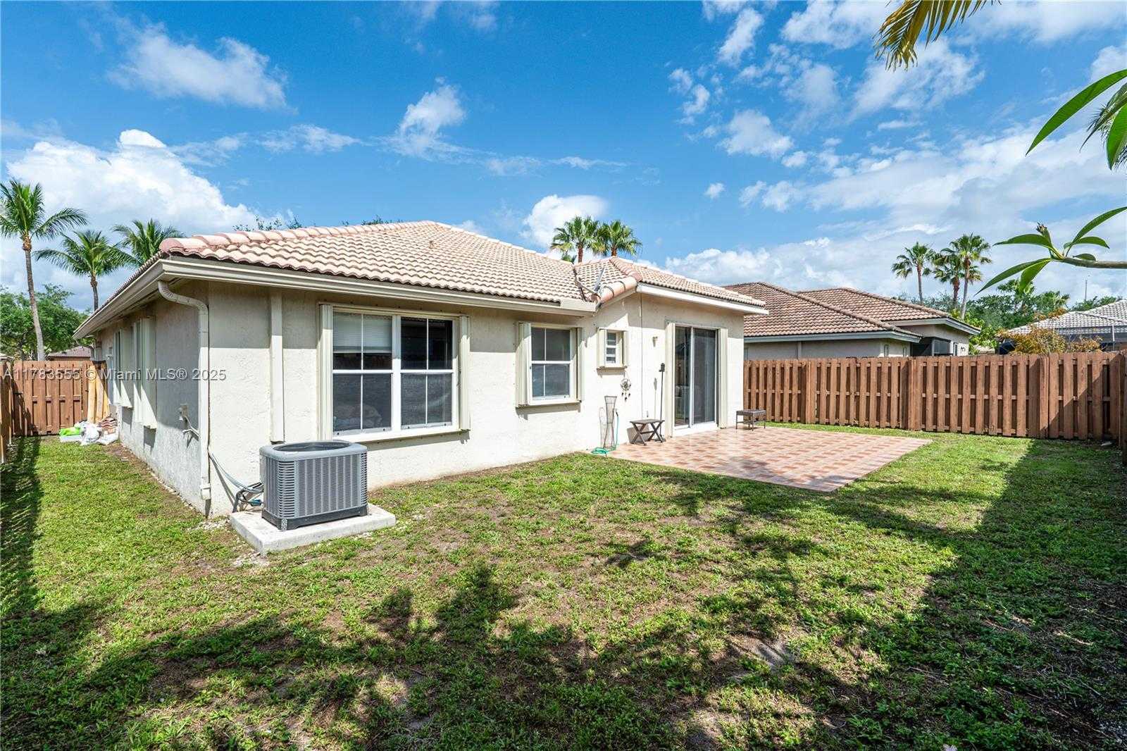 Small Image of 284 ROYAL COVE WAY, Davie Number 22
