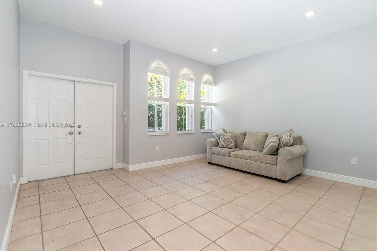 Small Image of 284 ROYAL COVE WAY, Davie Number 3