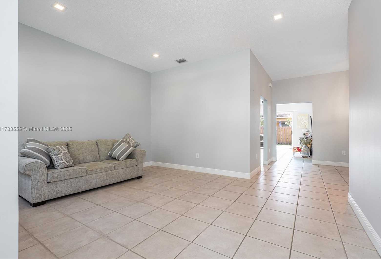 Small Image of 284 ROYAL COVE WAY, Davie Number 4