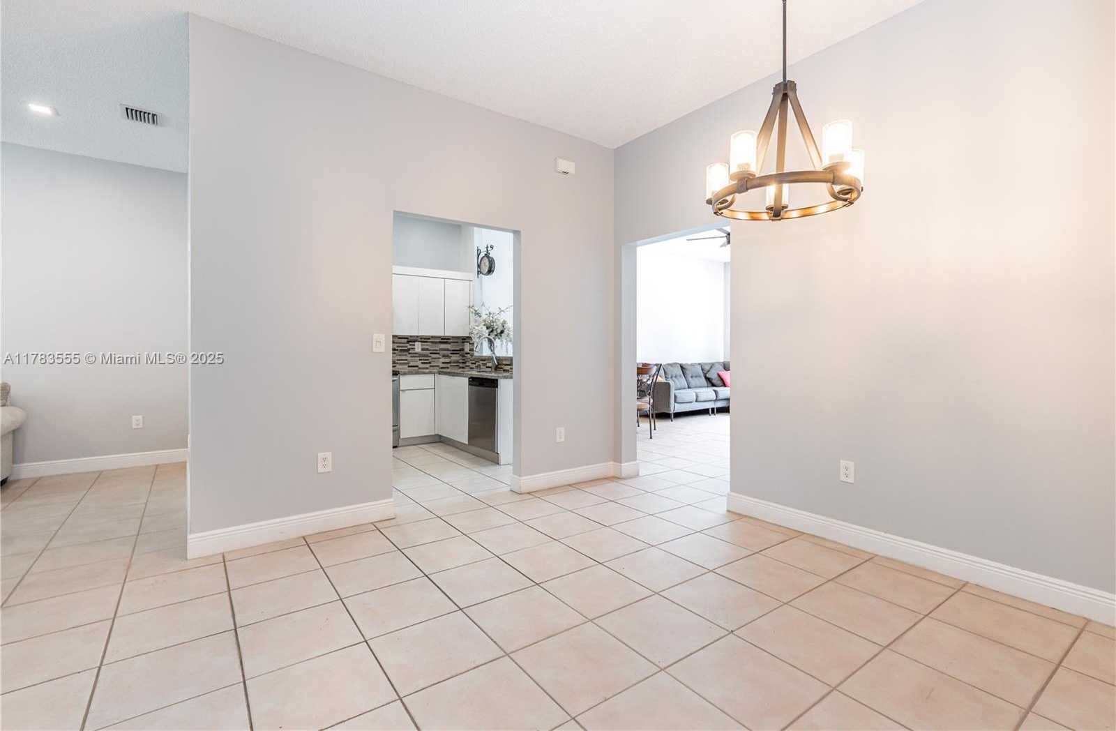 Small Image of 284 ROYAL COVE WAY, Davie Number 6