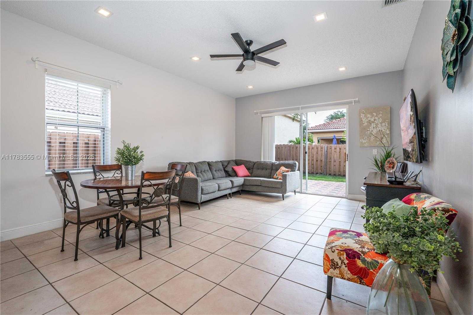 Small Image of 284 ROYAL COVE WAY, Davie Number 9