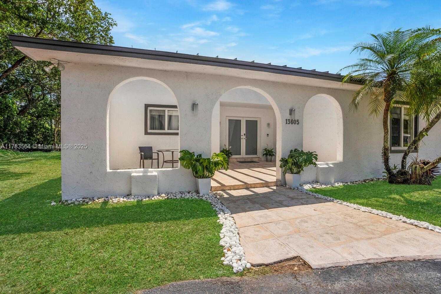 Small Image of 13605 SOUTH WEST 73RD AVE, Palmetto Bay Number 3