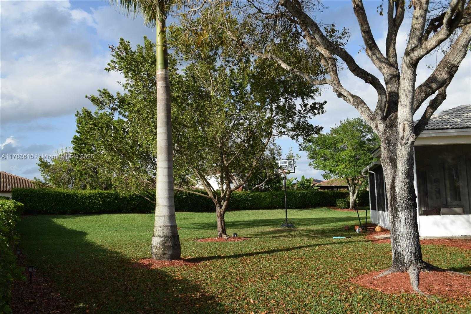 Small Image of 440 SOUTH EAST 25TH DR, Homestead Number 9