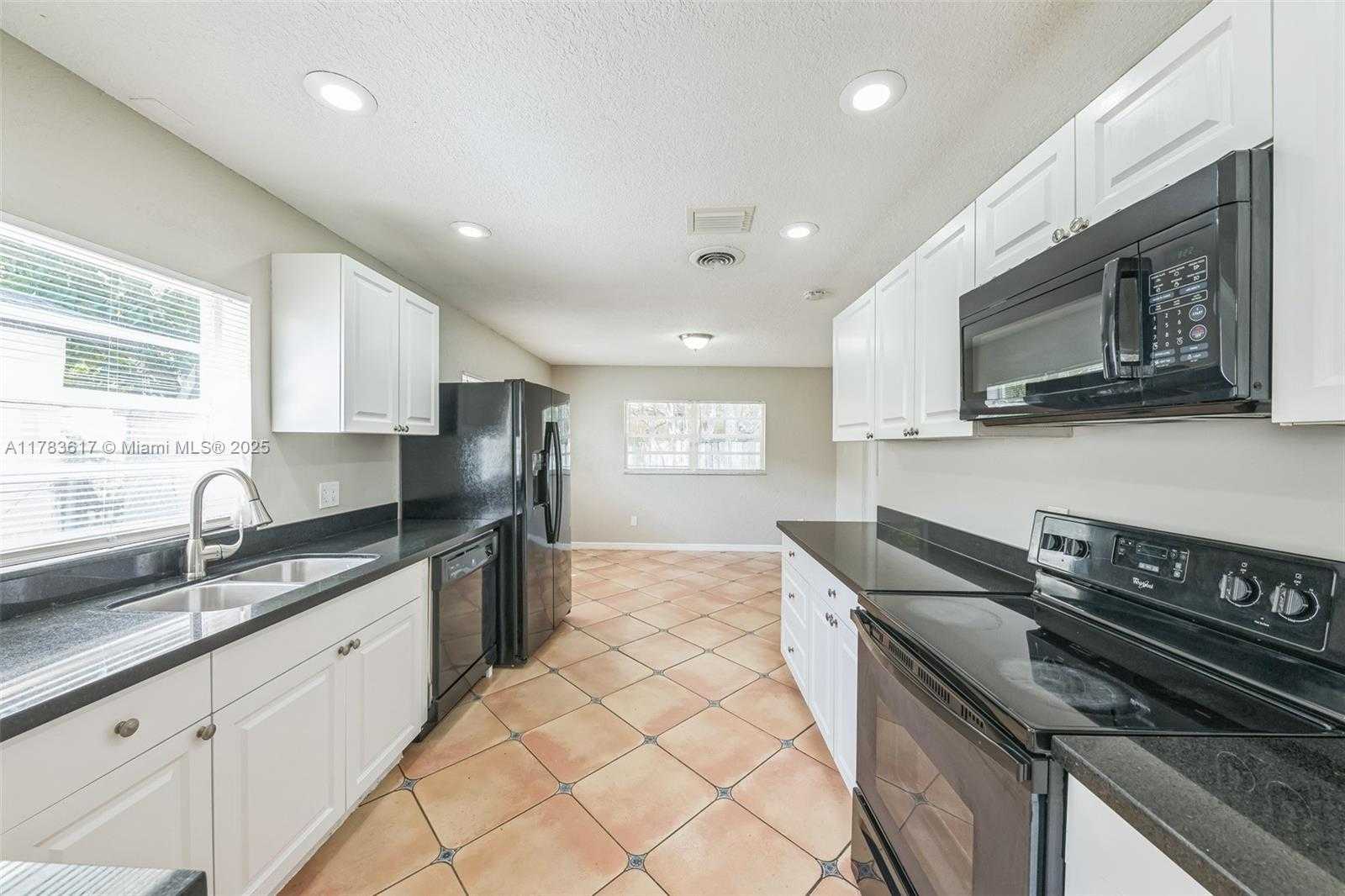 Small Image of 9219 SOUTH WEST 1ST PL, Boca Raton Number 2