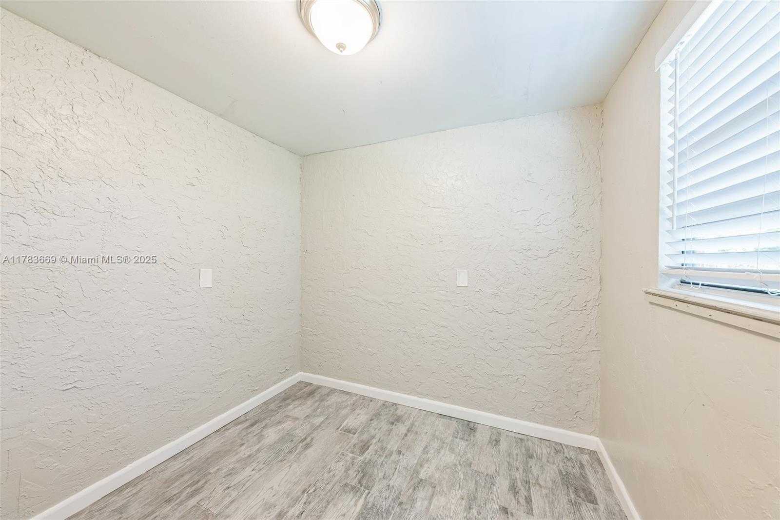 Small Image of 10108 SOUTH WINDTREE LN S, Boca Raton Number 10